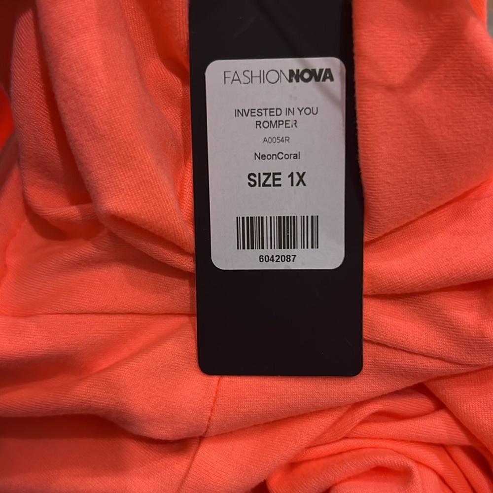 BRAND NEW Fashion Nova Invested In You Romper - Neon Coral Size 1X - Picture 3 of 3